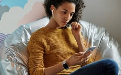 Appleās New AirPods Add āHey Siri,ā More Talk Time, and Optional Wireless Charging